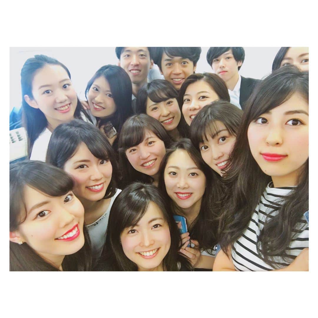 mayaのインスタグラム：「ついに2ヶ月間の研修終わり💄✏️✍️！ 人生で一番長いと思っていた4月も今となってはあっという間だったなと( ･ ･̥ )  17の同期達はほんまにいい子ばっかで、いっぱい刺激くれたし、色んなとこ行って楽しい思い出作ったり、アホなことして笑ったり、萎えてる時には自分のことのように心配してくれたり。。。 そんなみんなとお別れが非常に辛くここ最近で一番泣いたが、未だに実感わかずw  全国各地ちりぢりやけど、また10月会えるからそれ楽しみにみんな頑張ろうね😛❤️ だいすきーっ♡(ؔᵒ̶̷ᵕؔᵒ̷̶) #同期 #17入社#優しい#可愛い#細い#おもろい#賢い#なんやこの会社#なんや3〜4枚目#戦友#北海道から#福岡まで#全国ちりぢり#わたしは#なにわの女#水曜日から#みんな頑張ろ#大好き」