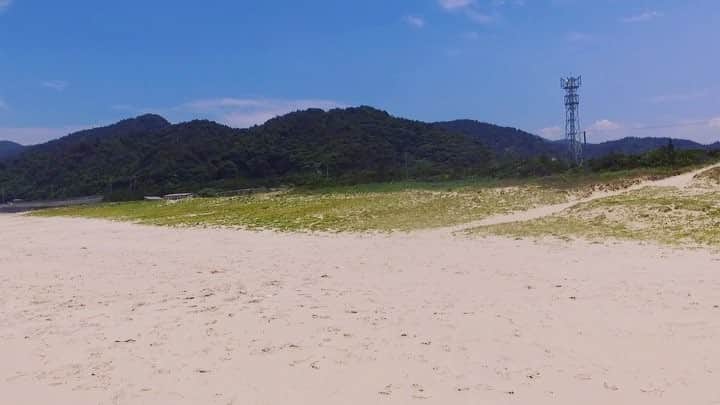 のインスタグラム：「何日か前に久しぶりのオフ日だったので保育園を休ませ息子と2人ドライブ&ドローン！！ 男同士楽しい遊びができていい1日だった！ そして、山口の日本海側の海は綺麗ですよ〜  この夏は9Aとセットで山口旅行如何ですか！？ @hofu9a  #ドローン#空撮#DJI#phantom  #日本海#山口県#阿武町#清ヶ浜 #山口の海綺麗」