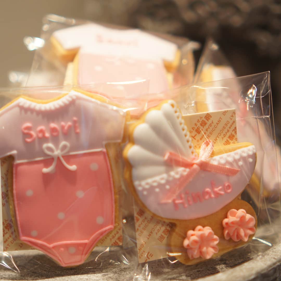池上真麻さんのインスタグラム写真 - (池上真麻Instagram)「かわゆいスィーツたち❤️ ケーキ: @sachica_kidsartlifeproducer  アイシングクッキー: @cafe_syrup . #サロンドール #salondor #ベビーシャワー  #pink #sweet #cake #cookies #アイシングクッキー」6月12日 14時36分 - marsaikegami