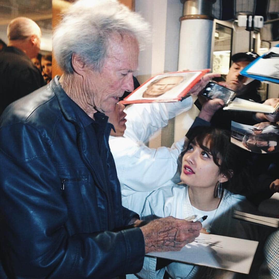 谷まりあさんのインスタグラム写真 - (谷まりあInstagram)「チビなりに頑張ったまりあさんでした😂❣️💙 thank you Clint Eastwood 😘🌿 まだまだカンヌの写真たくさんだよ❤️ #ClintEastwood #イッテQ #出川ガール #パパラッチ出川 #paparazzidegawa」6月12日 20時41分 - mariaaaa728