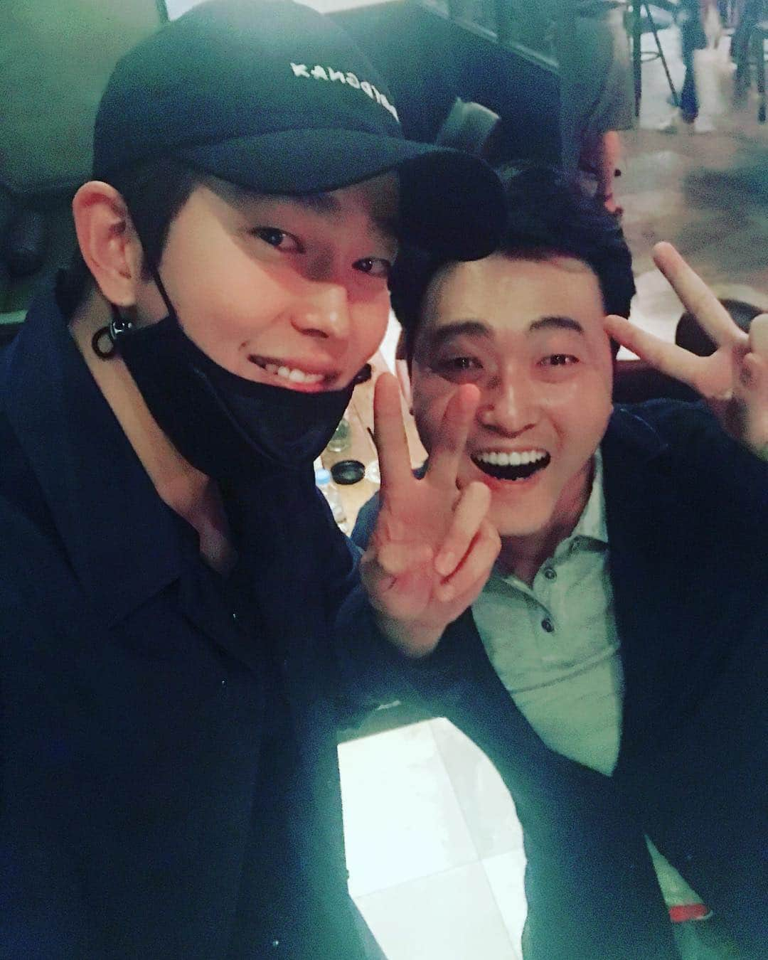 ユン・ギュンサンさんのインスタグラム写真 - (ユン・ギュンサンInstagram)「#하루 #시사회 #김명민 선배님 #변요한 형아  감동적이고  시간가는줄 모르는 영화 즐겁게 감사히 재밋게 봤습니다^^ #준혁횽 과함께❤️」6月13日 0時04分 - yunkyunsang