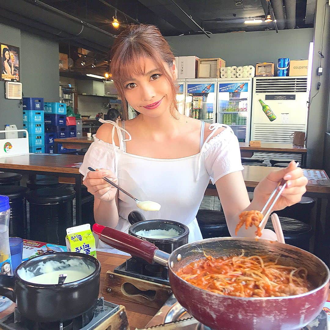得あゆさんのインスタグラム写真 - (得あゆInstagram)「辛いもの久しぶりに食べたからお腹痛い🔥けどおいっし〜い。 スワイプ👉🏻👉🏻👉🏻 ・ ・ ・ ・ ・ ・ ・ #韓国#韓国料理#韓国旅行#旅行#美味しい#辛い#オルチャン#江南#お昼ごはん#ごはん#ダイエット#ファッション#diet#food#foodie#soul#cheese#korea#travel#koreanfood#koreanstyle#koreanfashion#fashion#l4l#model#한국#서울#강남#요리」6月13日 8時39分 - tokuayu819