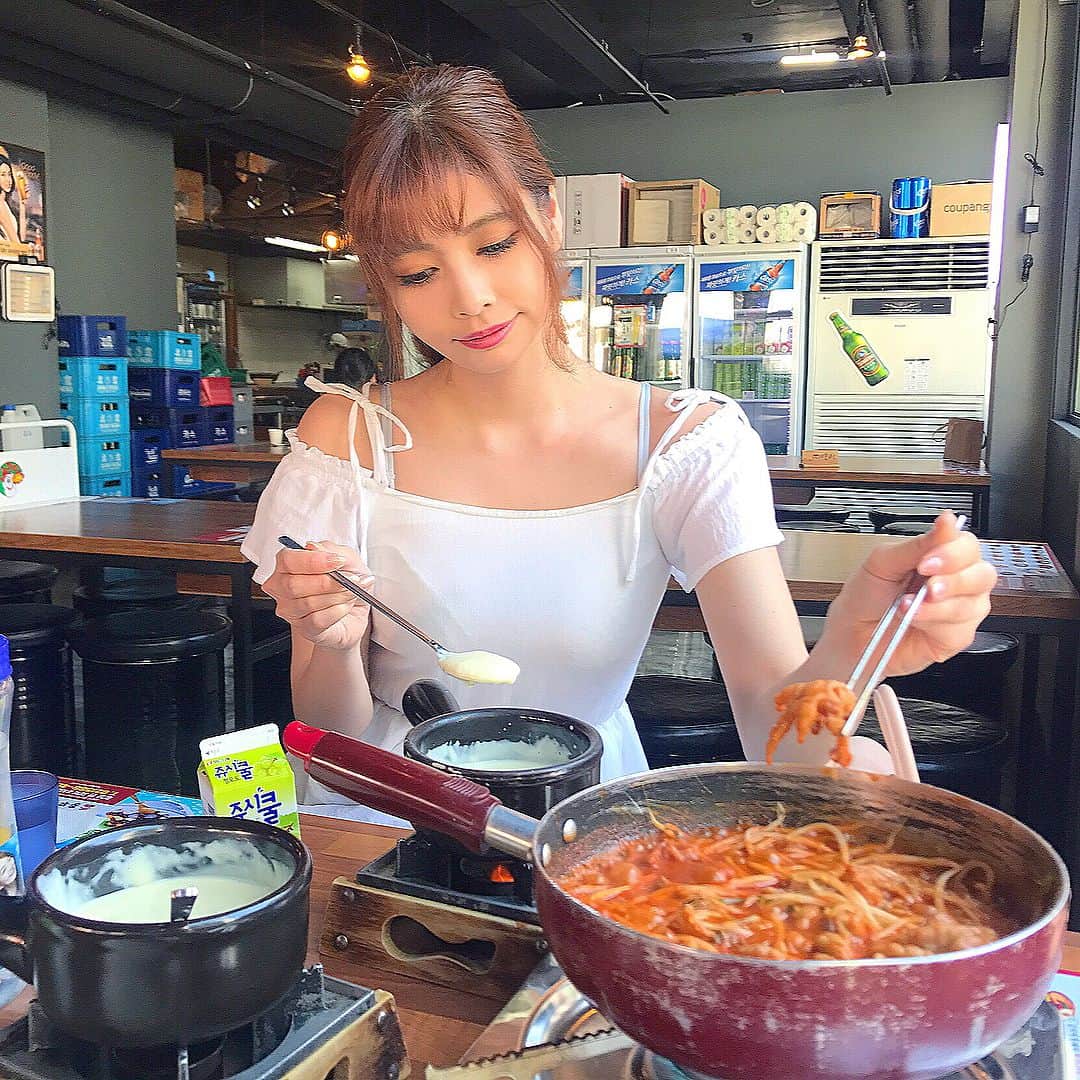 得あゆさんのインスタグラム写真 - (得あゆInstagram)「辛いもの久しぶりに食べたからお腹痛い🔥けどおいっし〜い。 スワイプ👉🏻👉🏻👉🏻 ・ ・ ・ ・ ・ ・ ・ #韓国#韓国料理#韓国旅行#旅行#美味しい#辛い#オルチャン#江南#お昼ごはん#ごはん#ダイエット#ファッション#diet#food#foodie#soul#cheese#korea#travel#koreanfood#koreanstyle#koreanfashion#fashion#l4l#model#한국#서울#강남#요리」6月13日 8時39分 - tokuayu819