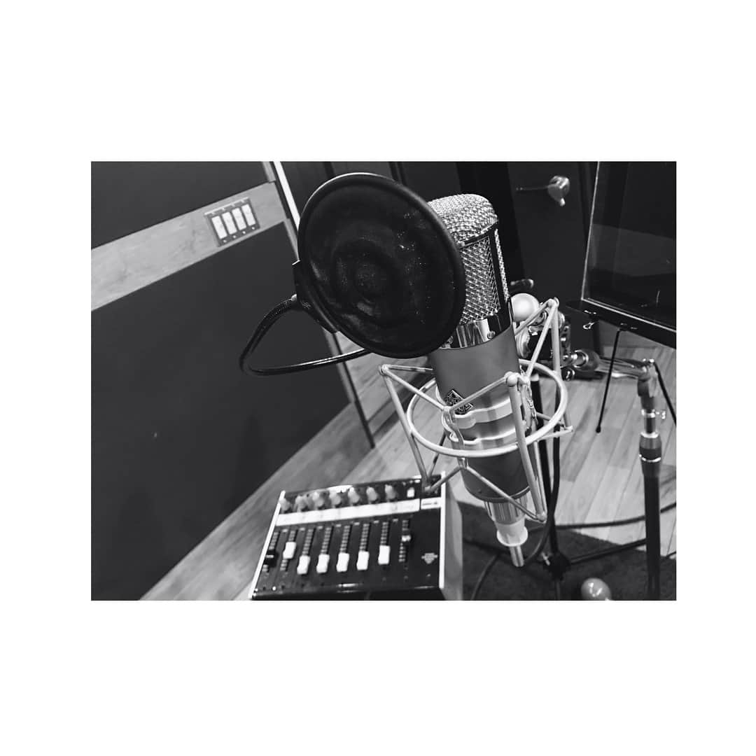 美山加恋さんのインスタグラム写真 - (美山加恋Instagram)「雨もザアザアで、レコーディング日和。☔️ またまた歌を歌わせていただいてます☺︎ かなーりかなーりかわいい楽曲‼︎」6月13日 14時45分 - miyamakaren