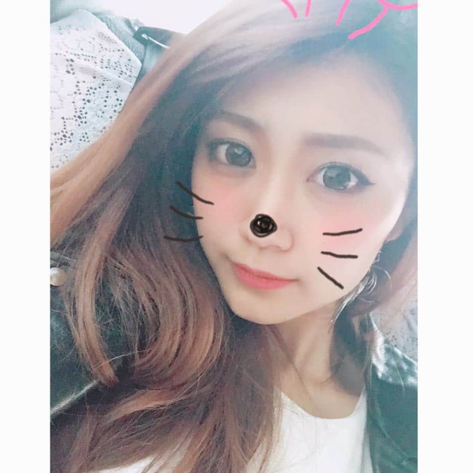 のインスタグラム：「. 我々はsnowがない世界には 戻れないんだろうなあ🤕💭 . #snow #snowの威力 #ある意味凶器 #詐欺 #プリクラはもっと詐欺 #詐欺というか #別人 #というより #宇宙人 #👽」
