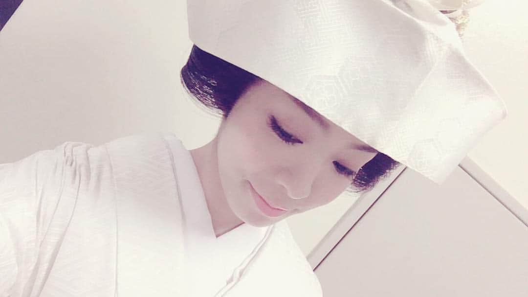 杜このみのインスタグラム：「お嫁にゆきました♡ #番組内でですが幸せ気分味わっちゃいました #白無垢がこんなに重いとは… #和装の花嫁さんを尊敬 #お仕事で着ると結婚が遅くなるらしい」