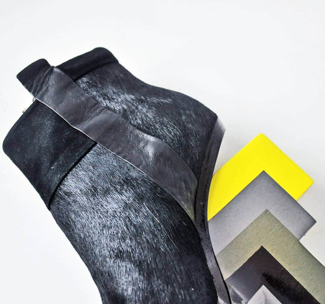 フィンスクさんのインスタグラム写真 - (フィンスクInstagram)「Hand painted heel details #finskshoes #architectural #ethicalfashion」6月14日 0時05分 - finsklondon