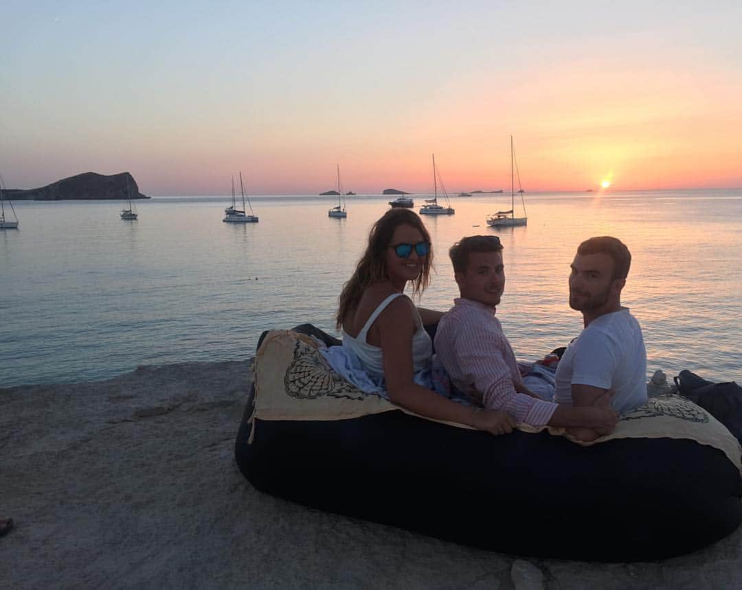 ルイス・フェネロのインスタグラム：「Increible atardecer en Ibiza !!! #calacompte #sunset 🌅⛵️🛶」