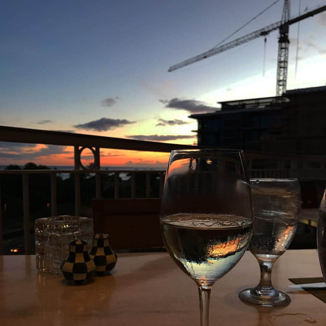 小泉里子さんのインスタグラム写真 - (小泉里子Instagram)「Hawaiiもどんどん変わってく。あれもこれも出来て、あれもこれも無くなってく。でもhawaiiであることには変わりない。#love #hawaii #sunset」6月14日 8時53分 - satokokoizum1