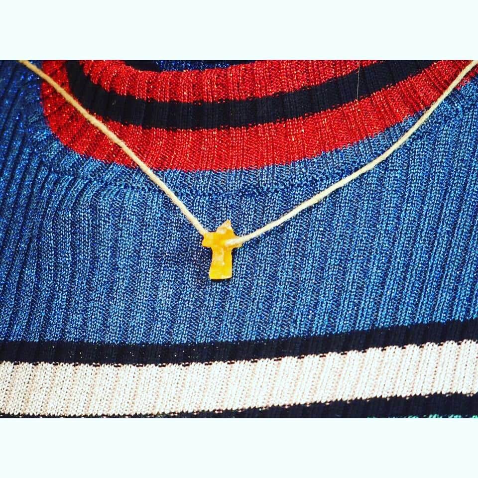 朝日放送「朝だ！生です旅サラダ」さんのインスタグラム写真 - (朝日放送「朝だ！生です旅サラダ」Instagram)「@edayuri_official 私が加工した琥珀のネックレス  これ、欠けたんじゃないんです⚠️ 最初に選んだ琥珀の形が 十字架を作るには、向いていなかったのです…  いつか、再チャレンジしたいっ！！！ #バルチックアンバー　 #琥珀アートセンター #Artcenterofbalticamber #リトアニア共和国 #Lithuania #Vilnius  #ヴィリニュス #バルト三国  #ABC #朝日放送 #朝だ生です旅サラダ  #旅サラダガールズ #江田友莉亜 #海外 #旅 #travel #trip✈️」6月14日 10時14分 - tabisalad