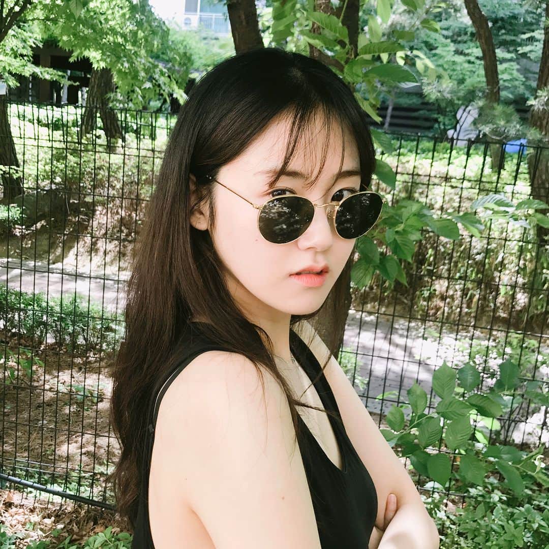 ガユンのインスタグラム：「🕶」