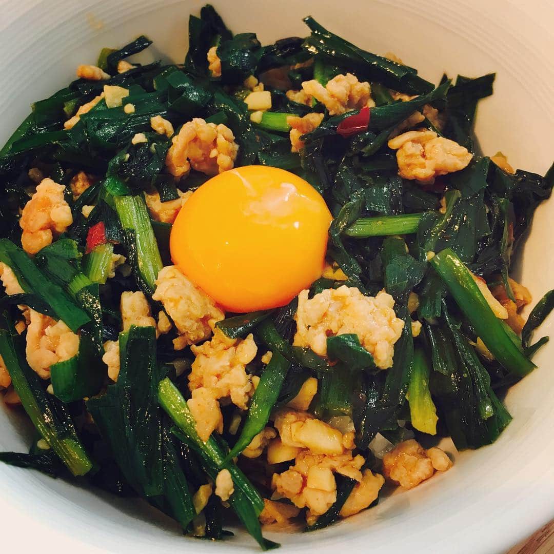 万波奈穂のインスタグラム：「今日のランチ。#スタミナ丼#ランチ#自炊はやっぱり安い#お散歩行ってきます」