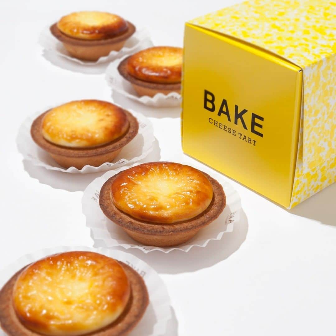 ルミネ公式のインスタグラム：「エキナカの手土産は、絶品焼きたてチーズタルト！ [ #LUMINEMAGAZINE ] #lumine #ルミネ #ルミネ大宮 #BAKECHEESETART #ベイクチーズタルト #チーズタルト #焼き立て #エキナカ #手土産 #大宮 #タルト #おやつ #スイーツ #お菓子 #food #instafood #yummy #follow #followme #フォロー http://magazine.lumine.ne.jp/?p=70053」