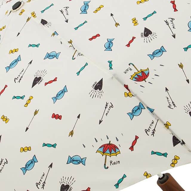 プラザ/PLAZAさんのインスタグラム写真 - (プラザ/PLAZAInstagram)「☂️雨じゃなくて飴🍭  カラフルなキャンディがちりばめられたキュートなデザインの傘が登場🍬🍬🍬 雨の日にもちょっと遊び心が持てそうです😍  HUS 折傘 キャンディレイン 左¥2,700 右手¥3,132(税込)  #雨 #傘 #レイングッズ #カサ #レイン #rain #rainyday #umbrella #hus #candy #キャンディ #candyrain」6月14日 14時01分 - plazastyle