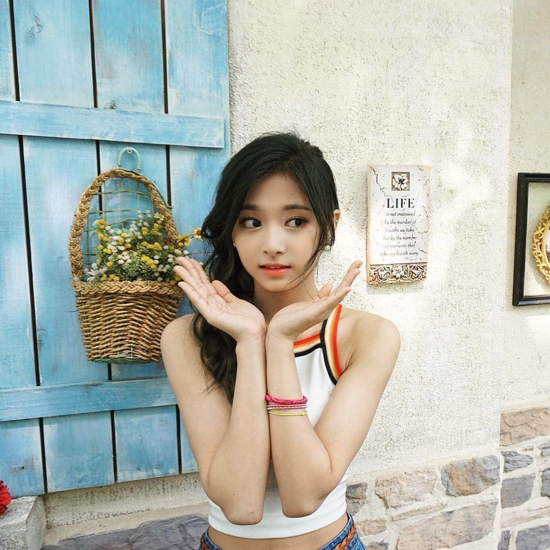 ツウィのインスタグラム：「생일 축하합니다 ♡ Happy Birthday ! 生日快樂 ！ お誕生日おめでとうございます #HAPPYTZUYUDAY #TZUYU #TWICE #쯔위 #트와이스」