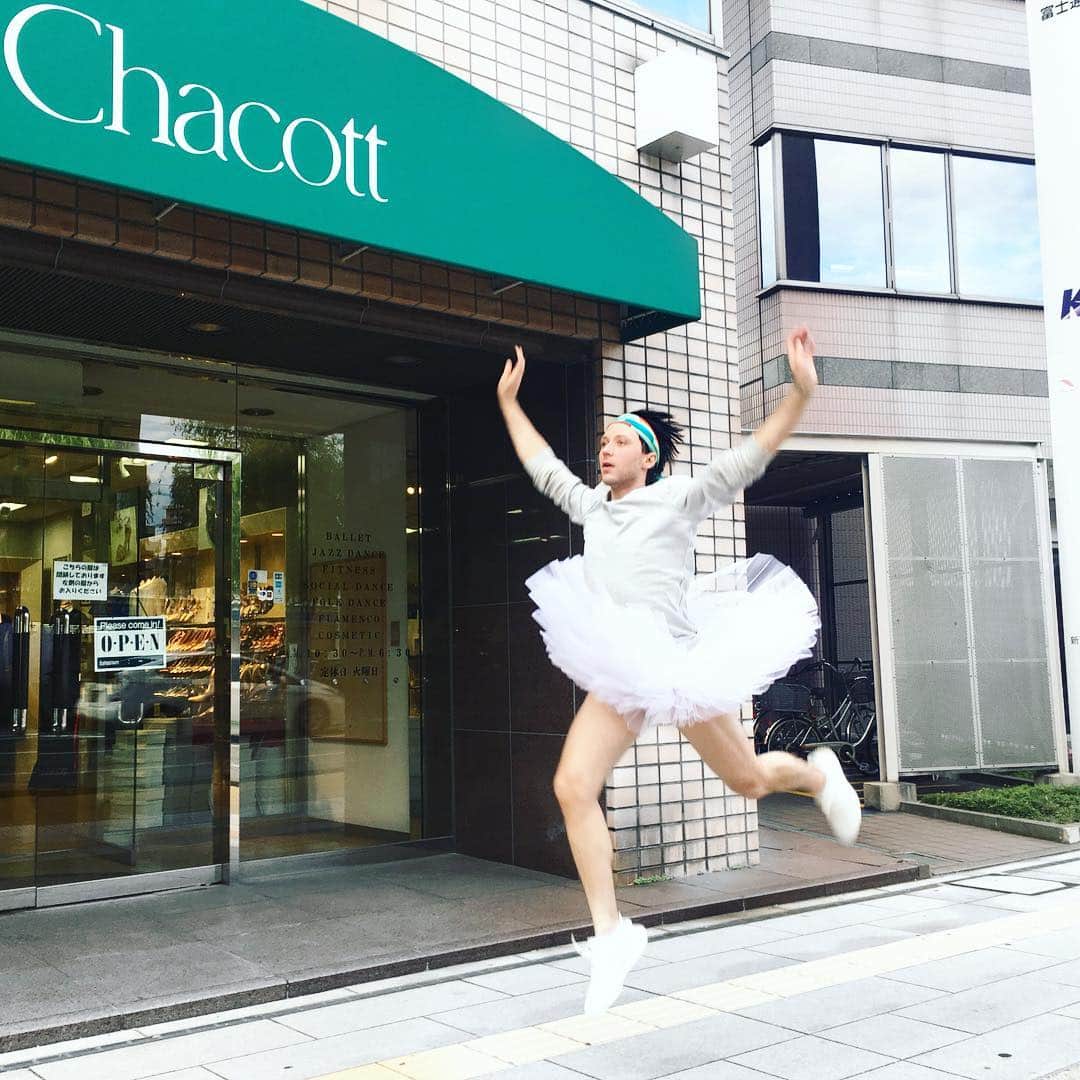 ジョニー・ウィアーさんのインスタグラム写真 - (ジョニー・ウィアーInstagram)「Tiny Dancer | 📸 @slambiel @the_ballet_chacott | #tutu #niigata #japan #fantasyonice」6月15日 19時24分 - johnnygweir