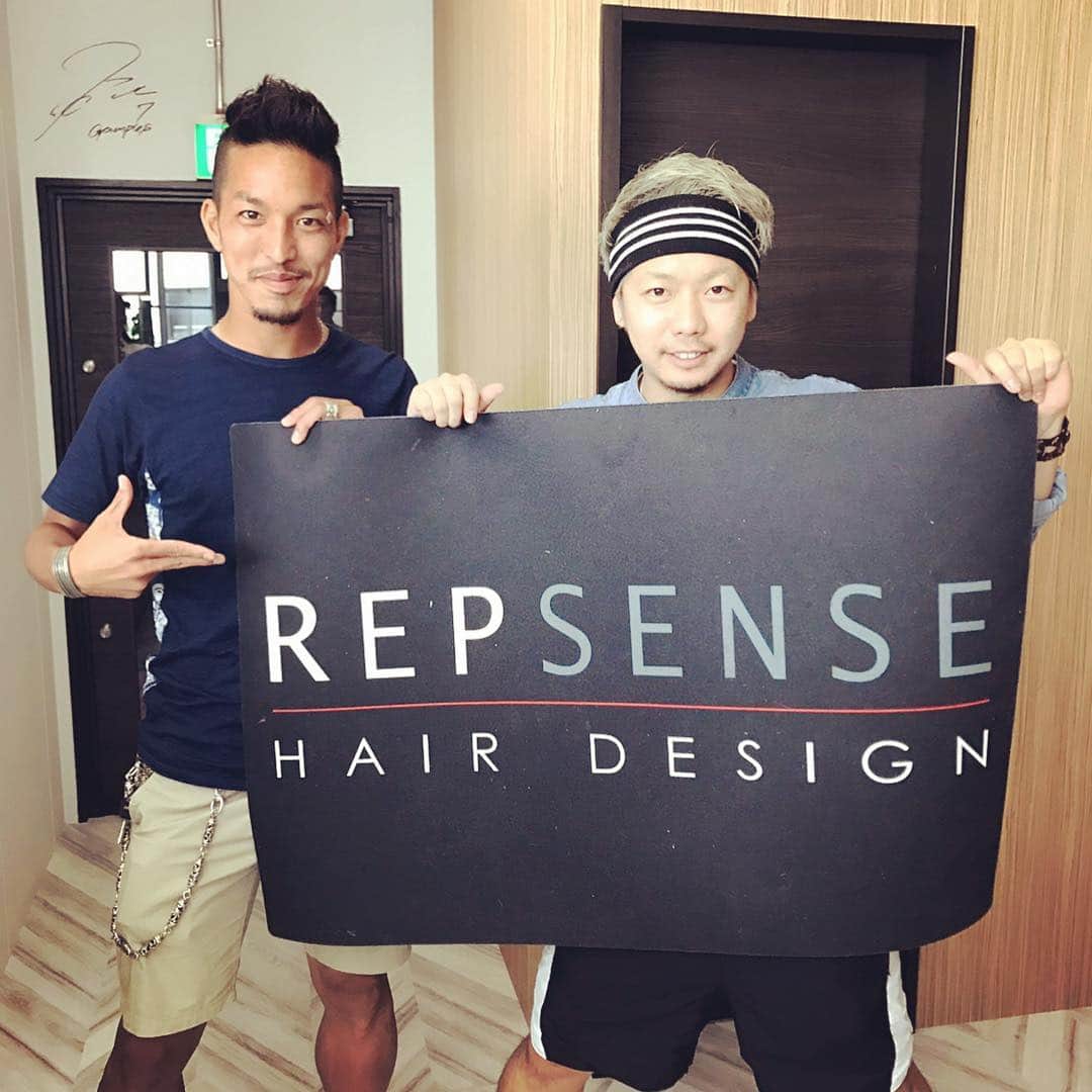 田口泰士のインスタグラム：「のりちゃんオープンおめでとー✨ のりちゃんの人柄と技術で、REPSENSEの虜になる事間違いなし🤘 みんな、髪の手入れはREPSENSEで😎👍 #カリスマ美容師のり #のりちゃん #REPSENSE #しゃ」