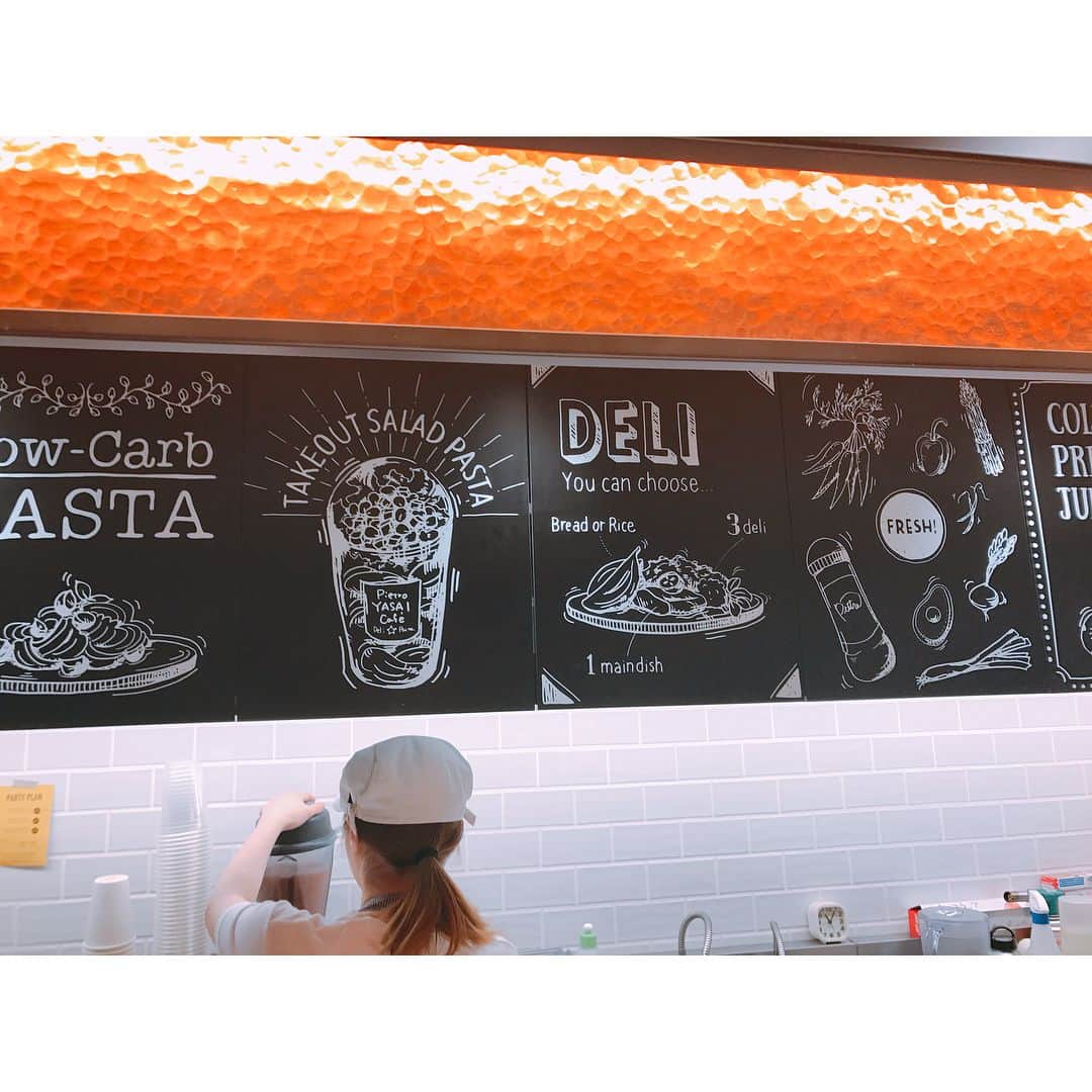 佐々木希さんのインスタグラム写真 - (佐々木希Instagram)「本日のランチ😊 用事を済ませて1人でふらっと ピエトロのカフェへ🥗✨ やっぱり美味しい〜 彩りも味も抜群。 ヘルシーで美味しいなんて幸せ💕 今日はオリーブご飯で嬉しかったです😋 さて、午後からの仕事頑張るぞ✨  #PietroYASAICafé#京橋店#Pietro#ピエトロ#野菜#ヘルシー#ランチ」6月15日 14時17分 - nozomisasaki_official