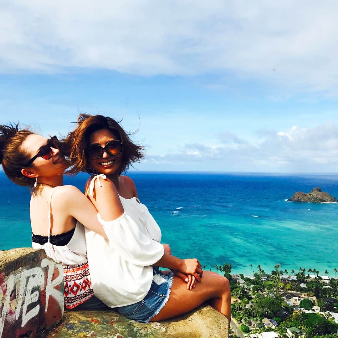 黒ユイさんのインスタグラム写真 - (黒ユイInstagram)「ピルボックス #pillbox  大爆笑しながら山登りした後の 最高な景色🌳⛰🏖☀️ たまりません💓 はぁ。。。もうハワイ戻りたい😭 #ピルボックス #ハワイ #絶景」6月15日 16時10分 - yui_my_life