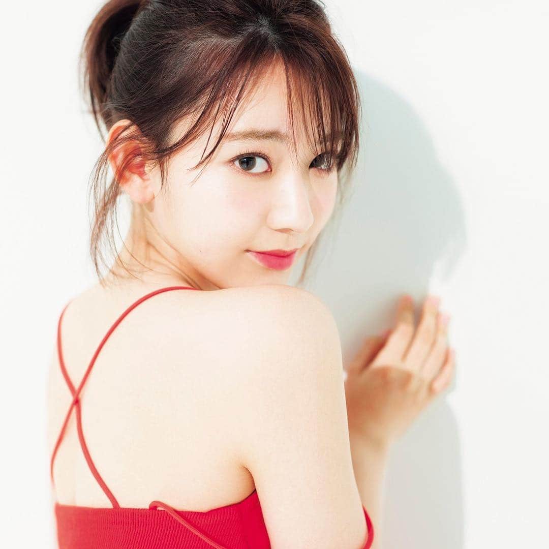 週刊少年マガジンのインスタグラム：「発売中の週刊少年マガジン28号のグラビアは #hkt48 #宮脇咲良 ちゃん 特製クオカを50名様に！ いよいよ #AKB #選抜総選挙 の季節がやってまいりました♪ #マガジン」