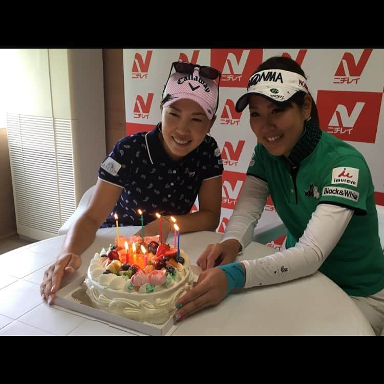 福田真未さんのインスタグラム写真 - (福田真未Instagram)「今日はお誕生日でした🎂笑 たくさんの人に祝ってもらって とても嬉しかったです♡ #桃子さんと同じ日にち #プレスで皆さんに祝っていただきました #25歳になりました #元気にがんばろーーー🤗」6月15日 17時56分 - fukudamami32