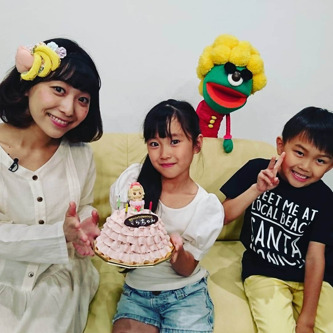 kidstoneさんのインスタグラム写真 - (kidstoneInstagram)「KIDSTONE TVでお馴染みのそらちゃんが、７才になりました！収録後にももなお姉さん、トーンキッズりひとくんも一緒にお祝い☆  #KIDSTONE #kidstonetv #キッズトーン #キッズトーンtv #そらちゃん #DJトーン #ももなお姉さん #トーンキッズ」6月15日 19時11分 - smekidstone