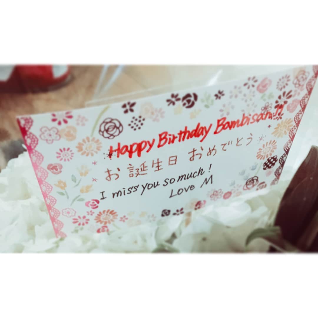 仲万美（Bambi Naka）さんのインスタグラム写真 - (仲万美（Bambi Naka）Instagram)「. !! S U R P R I S E !! When I got back to my home this the best beautiful present was here 🎁 🌷🌹💗 THIS IS FROM MADONNA !!!!!!!!!!! This is the best birthday present ever Thank you so much M 😭❤️💛💚💙💜I miss u... @madonna  #madonna #love #birthdaypresent #BambiNaka」6月15日 22時07分 - 615_bambi