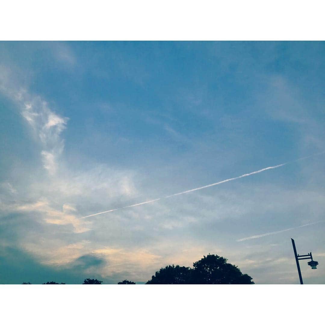 下村実生さんのインスタグラム写真 - (下村実生Instagram)「こないだ飛行機雲見たんだ〜。」6月15日 22時44分 - miki_shimomura_