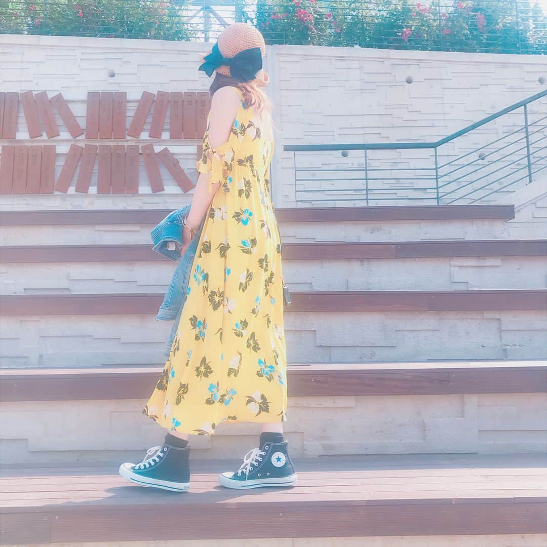 山内遥さんのインスタグラム写真 - (山内遥Instagram)「* .  #ootd 💛💛💛 ママとお洋服の色若干被ってて 恥ずかしかったですね。。. *  #SLY#CA4LA#ZARA#CONVERSE #oharu_trip」6月15日 23時12分 - haruka__yamauchi