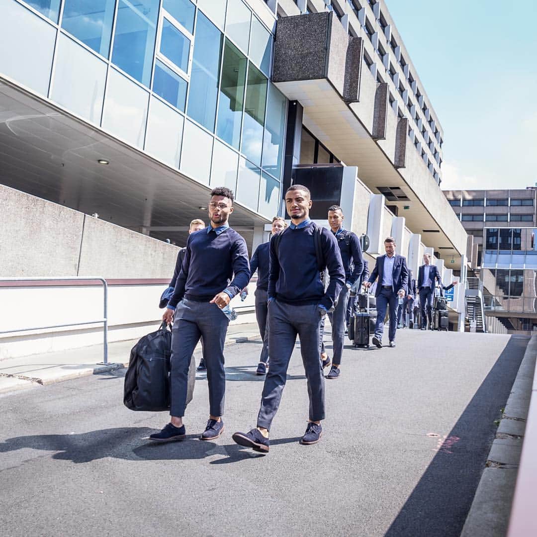 ジェレミー・トルジャンのインスタグラム：「Classic 👔 @sergegnabry #U21」