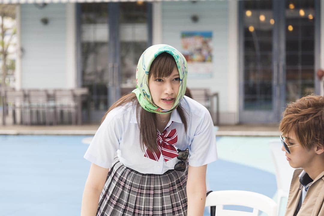 兄に愛されすぎて困ってますのインスタグラム：「＼答え発表💫／ 昨日のドラマクイズの答えは「緑色」でした💚！　映画でも千雪のオシャレなスカーフに注目してみてくださいね😉 次のクイズもお楽しみに👋 #土屋太鳳 #兄こま #ドラマクイズ #兄に愛されすぎて困ってます #6月30日金曜日公開」