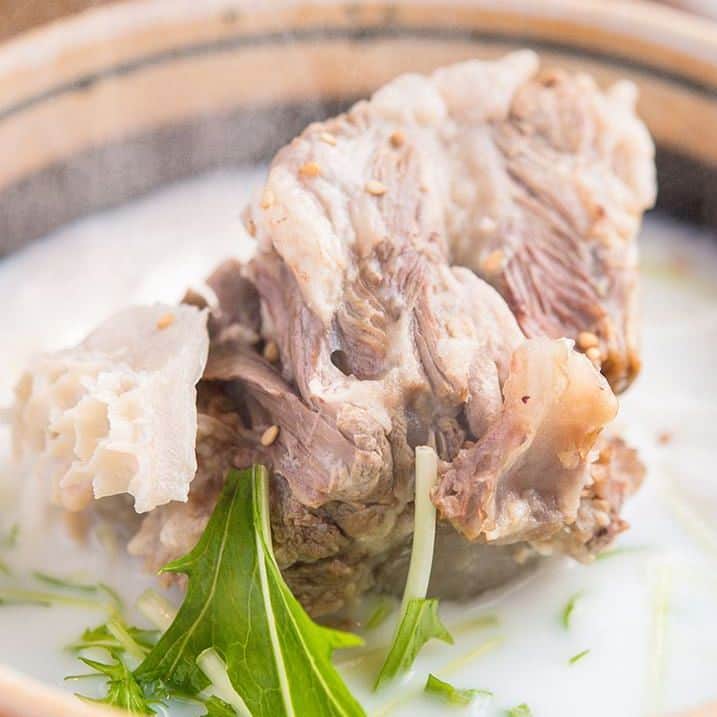 坂の途中のインスタグラム：「食べ飲み放題焼肉【坂の途中】 ～六本木交差点前、駅徒歩１分～ https://tabelog.com/tokyo/A1307/A130701/13050453/ ------------------------------------------------ 「18時までの来店で黒毛和牛プレゼントクーポンあり♪」 ホームのURLから食べログに飛んでクーポンを提示してね(*^^*) 満足のいくお肉とお食事で至福の時を☆ ------------------------------------------------ #東京 #六本木 #焼肉 #焼き肉 #焼肉屋 #宴会 #歓送迎会 #女子会 #食べ放題 #飲み放題 #溜池山王 #麻布十番 #黒毛和牛#ホルモン #坂の途中 #個室 #デート #おいしい #六本木ヒルズ #やきにく #ランチ #美味しい #深夜営業 #合コン #港区 #お酒 #居酒屋 #yakiniku #roppongi #tokyo」