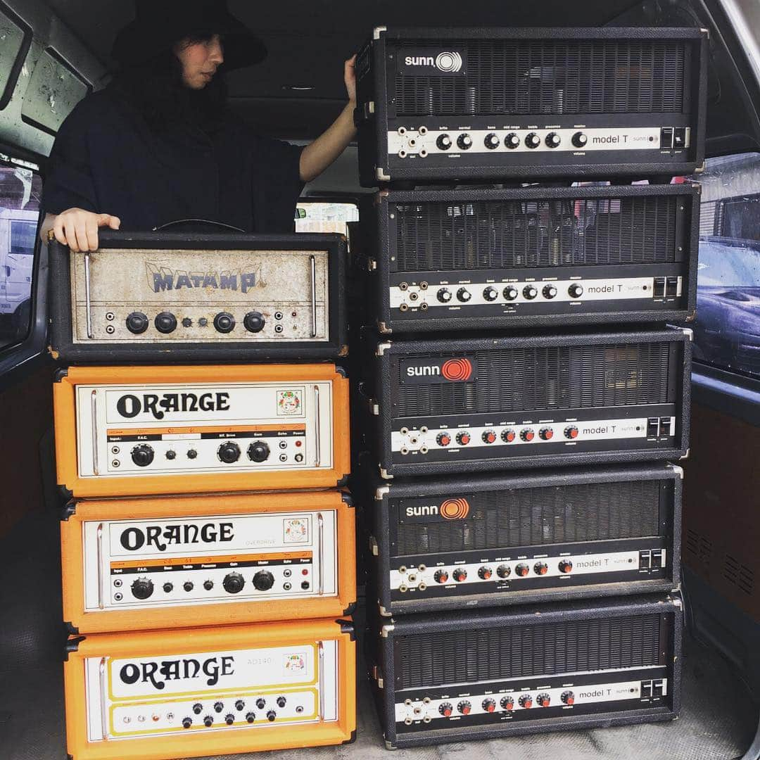 BORISさんのインスタグラム写真 - (BORISInstagram)「Twin towers of amplifier and WATA. Matamp, 3x Orange , 5 x Sunn Model-T!! 明後日のライブに向けて積み込み完了。Model-Tが一台増え、下から2台ずつの75年、74年に次いでてっぺんの73年型(長男)が揃ってダンゴ5兄弟になりました〜。 -●)))-●)))-●)))-●)))-●)))ー 明後日のBorisの出番はトップで18:30スタートなので、早目の来場を。また新しい物販も沢山持って行くのでお楽しみに！ UGX 2017 6.17&18 2days at 新代田fever 17日（土）ASYLUM / 割礼 /BACTERIA DJ : 姫乃たま 18日（日）血と雫 / dip /Boris DJ : 掟ポルシェ  #borisdronevil #borisheavyrocks #血と雫 #dip #asylum #bacteria #割礼 #掟ポルシェ #姫乃たま @rokapenis #新代田fever」6月16日 17時43分 - borisdronevil