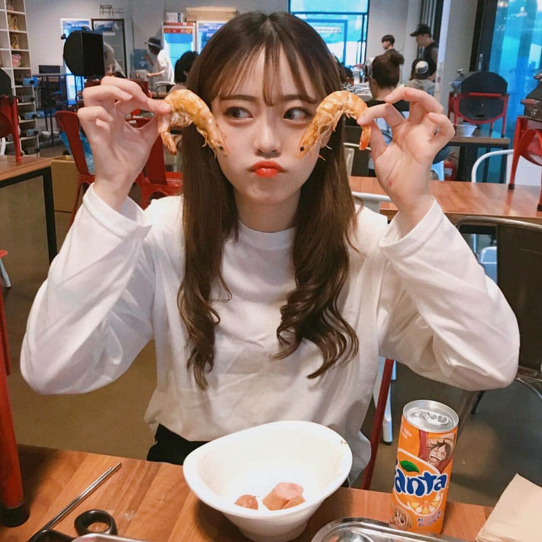 のインスタグラム：「먹기두 잘 먹꾸요.  #새우성애자 #깨알루피」