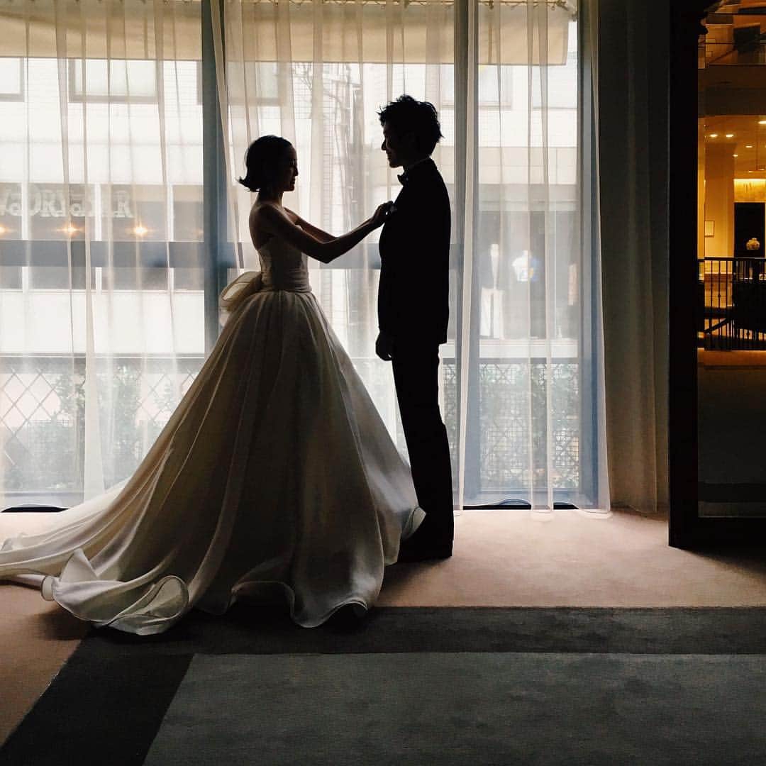 VOW_weddingのインスタグラム：「2人だけの写真を* #vowwedding #アントニオリーヴァ #JUNO天神本店」