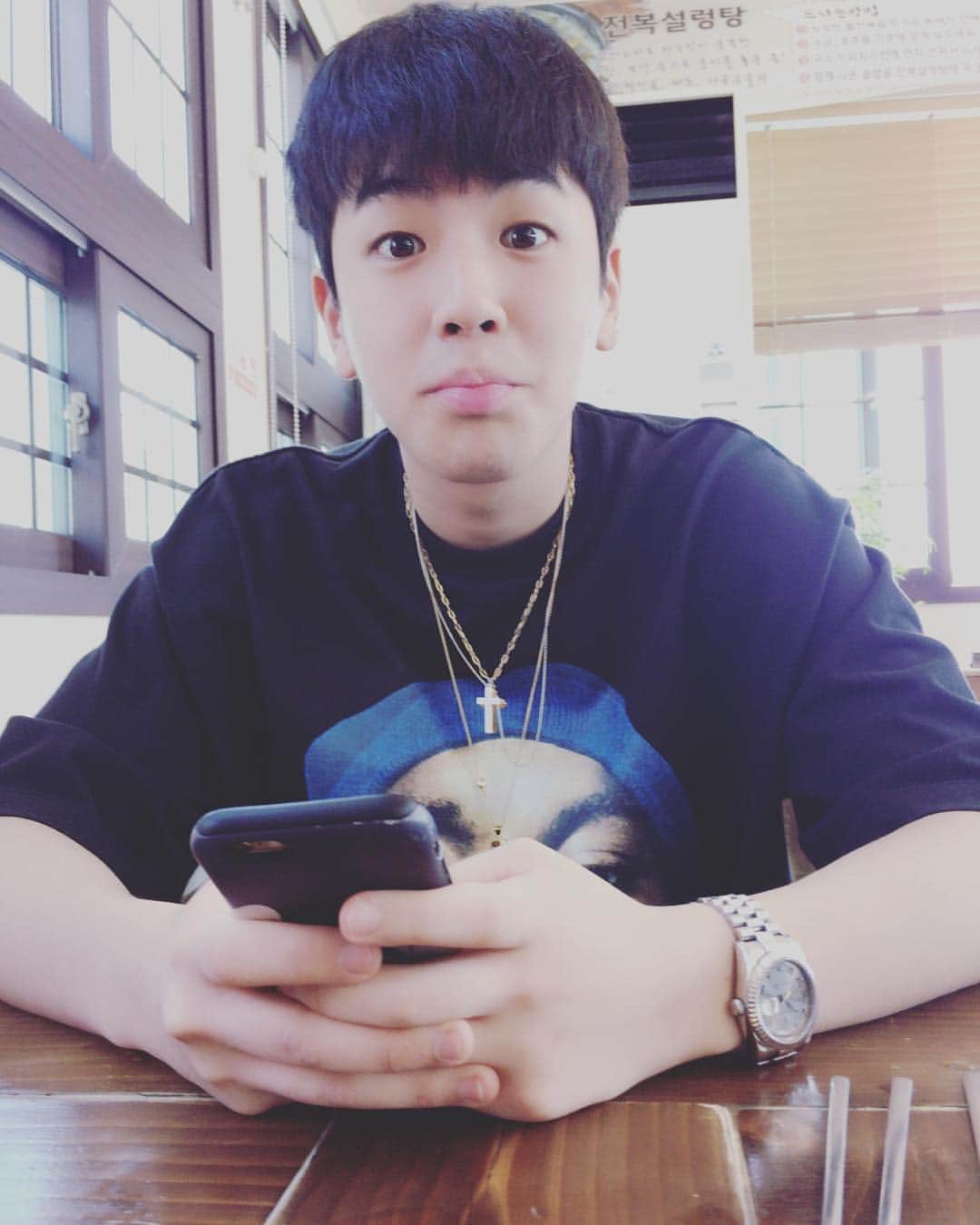 イ・ヒョヌのインスタグラム：「우리 완호형 사랑함 ❤️ #제주도또가고싶다 #팔로워늘리기프로젝트고고고」