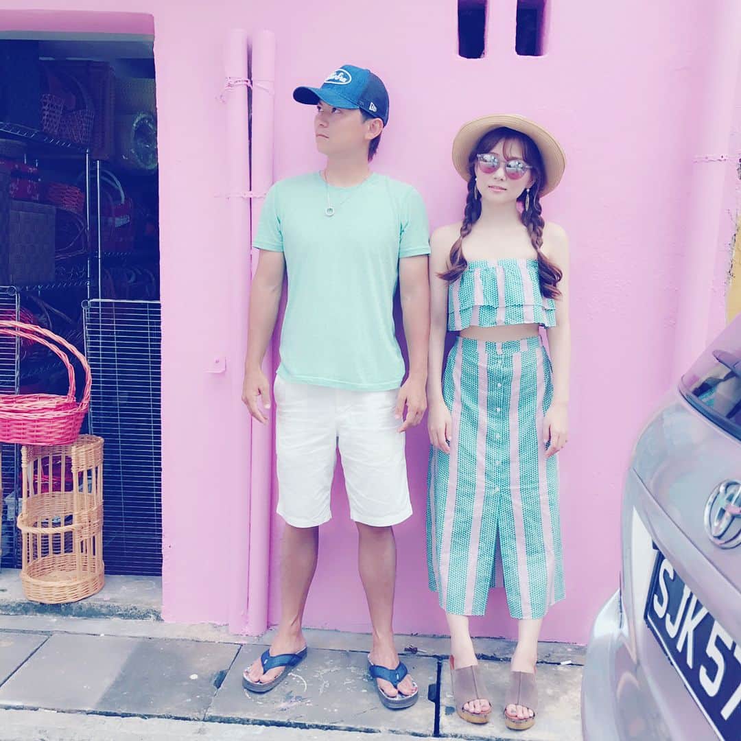重盛さと美さんのインスタグラム写真 - (重盛さと美Instagram)「兄と妹✌🏻✌🏻💙❤️ #兄弟#33#28#絶賛独身中#こじらせ兄弟#SOS#笑 セットアップ#DHOLIC 💕 #シンガポール#カトン#街並み可愛い♡」6月16日 21時40分 - satomi_shigemori