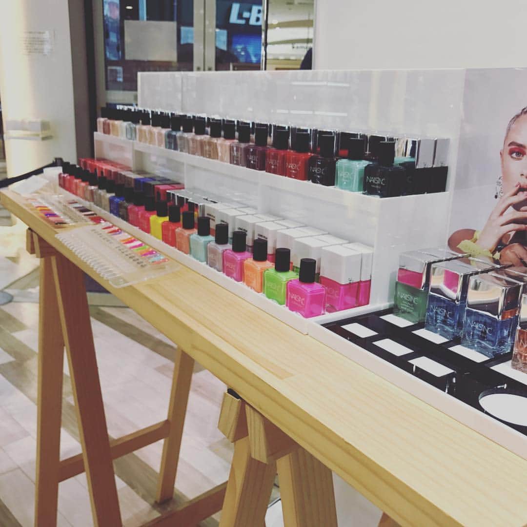 吉祥寺PARCOのインスタグラム：「イセタンミラーにて、大人気ネイル 「NAILSINC」ネイルズインク POP UPイベント開催中！ 一度塗りでこの発色！と驚いてしまいます♪  #nail  #nailsinc #ネイルズインク #イセタンミラー #吉祥寺パルコ  #kichijoji  #吉祥寺  #7月6日まで開催中！」
