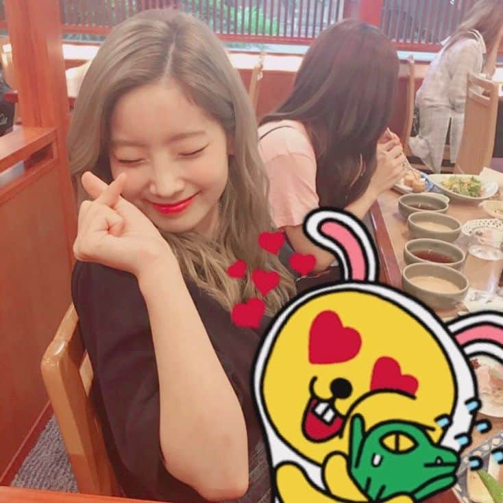 TWICEさんのインスタグラム写真 - (TWICEInstagram)「오랜만에 #두부한모  저희는 잘 있어요 우리 #ONCE 는? #ONCE 가 보고싶다  뒤엔 상큼주의 쯔위가 찍어준 사진ㅋㅋㅋ」7月1日 14時52分 - twicetagram