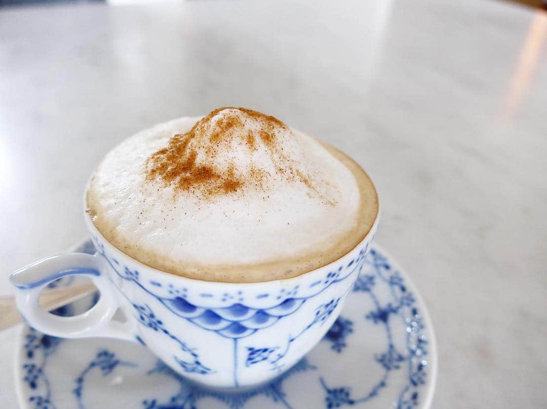 田中麻衣さんのインスタグラム写真 - (田中麻衣Instagram)「パリでもイタリアでも今回たくさんカプチーノを飲んだけど、うちのパパの作るカプチーノが世界一だと思ってる☕︎❤️ . #カプチーノ #cappuccino #coffee #コーヒー #泡も美しい」7月1日 15時36分 - maitanaka1217