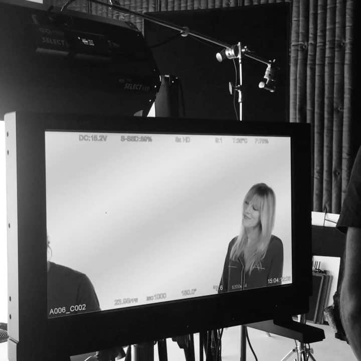 Anna Lylesのインスタグラム：「Stoked to be in front of the cam for SEPHORA X DYSON today 🎬! #behindthescenes @sephora @dysonhair @jenatkinhair @dianedasilvamakeup @ateliermgmt #dysonsupersonic #sephora #annalyles」