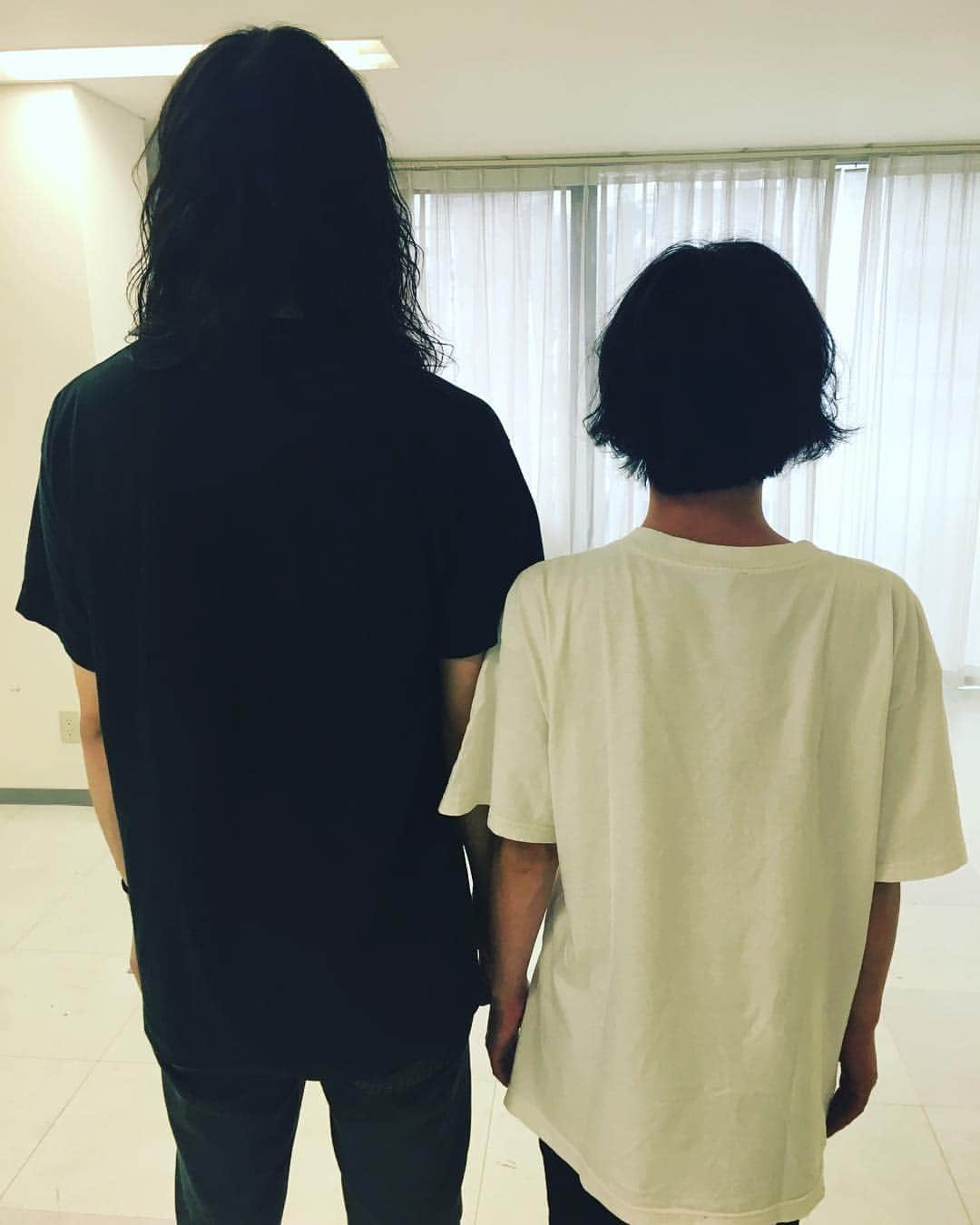 ツジトモタカのインスタグラム：「身長差！ #thenovembers #cinemastaff」