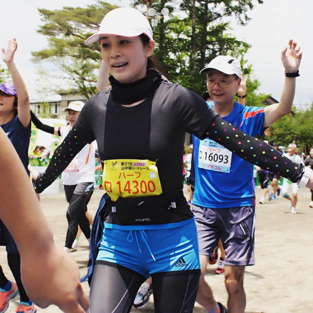 竹中友紀子のインスタグラム：「先月の #山中湖ロードレース  #ゴール地点 のヘロヘロの私(^^;; 明日は #いしのまき復興マラソン  #半年ぶりの石巻  #わくわく」