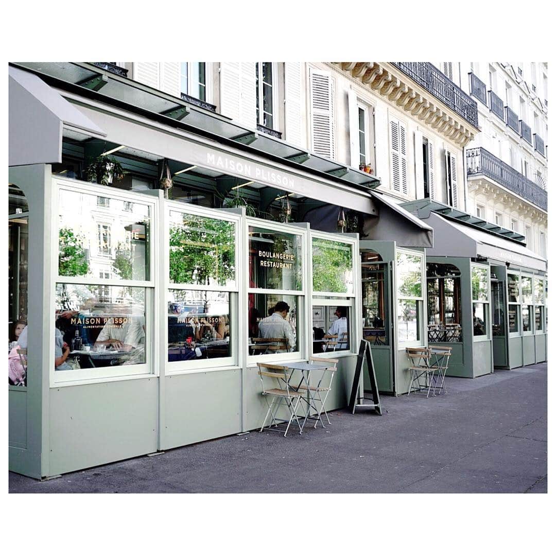 石井美保さんのインスタグラム写真 - (石井美保Instagram)「マレ地区にあるBioの高級スーパー Maison Prission 手前がレストランになっていて、奥にスーパー、パン屋さんがあります。#Paris」6月17日 11時22分 - miho_ishii