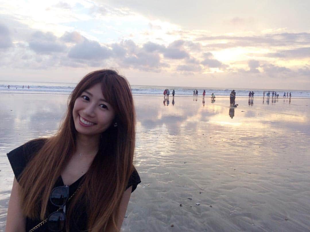 鈴原あいみのインスタグラム：「ウユニみたいだった😯😯😯it was like #UYUNI 🙌🙌🙌#kuta #bali #kutabeach #Indonesia #beach」