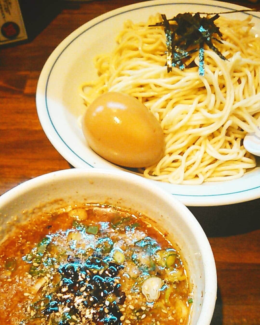 旅とラーメンさんのインスタグラム写真 - (旅とラーメンInstagram)「むらさき山　@三田 味玉つけ麺900円 麺がカップ焼きそばのようなのに美味しい。 #むらさき山 #三田#港区#つけ麺#ラーメン#ラーメン倶楽部#ラーメンインスタグラマー」6月18日 8時36分 - tabitoramen