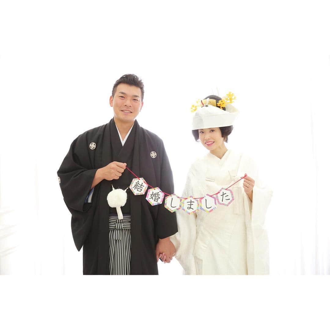 FAST WEDDING VITAのインスタグラム：「前撮りDIY✨和バージョンのガーランドをお持ち込みいただきました👍❤️ #fastweddingvita #ファストウェディングヴィータ #和装#和装ヘア#和装前撮り#前撮り#前撮りレポ#着物#和婚#海外ウェディング#レストランウェディング #ウェディングフォト #フォトウェディング #結婚写真#結婚式前撮り#カメラマン #ウェディングレポ #プレ花嫁#卒花嫁#プレ花嫁卒業 #花嫁#花嫁ヘア #結婚準備#結婚式準備#結婚式DIY #日本中のプレ花嫁さんと繋がりたい #全国のプレ花嫁さんと繋がりたい #東京#品川区#天王洲アイル」