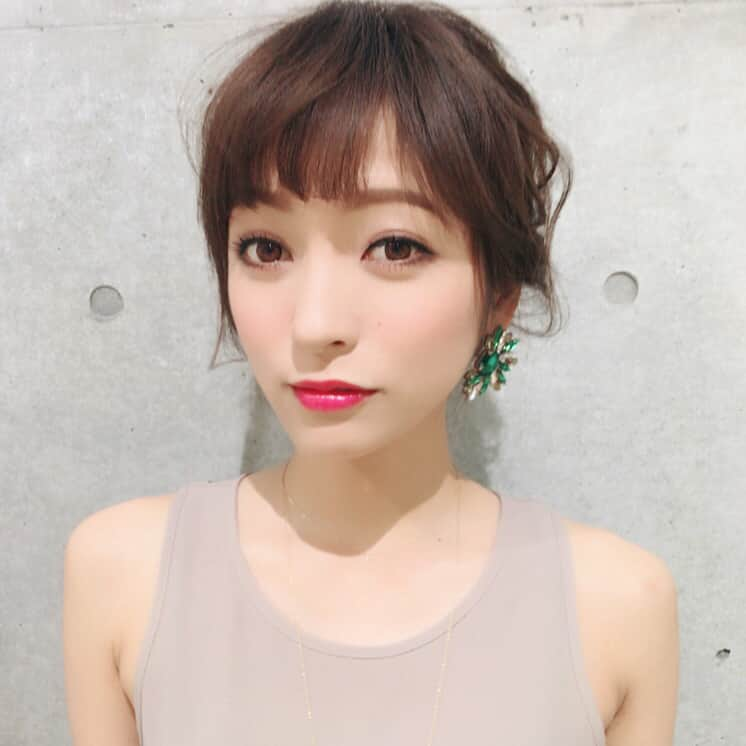 樋浦結花さんのインスタグラム写真 - (樋浦結花Instagram)「ヘアアレンジは 早朝からfreeraのryoさんがして下さいました❤️ 可愛いし、踊っても崩れない👍 最強のヘアアレンジ ありがとうございます😍💕💕 #freera #表参道徒歩三分 #ヘアアレンジ #アップヘア #結婚式ヘア #前髪あり#ryoさん」6月18日 22時29分 - hiura_yuika