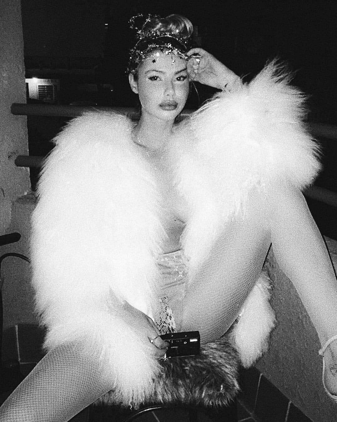サハラ・レイのインスタグラム：「💭」