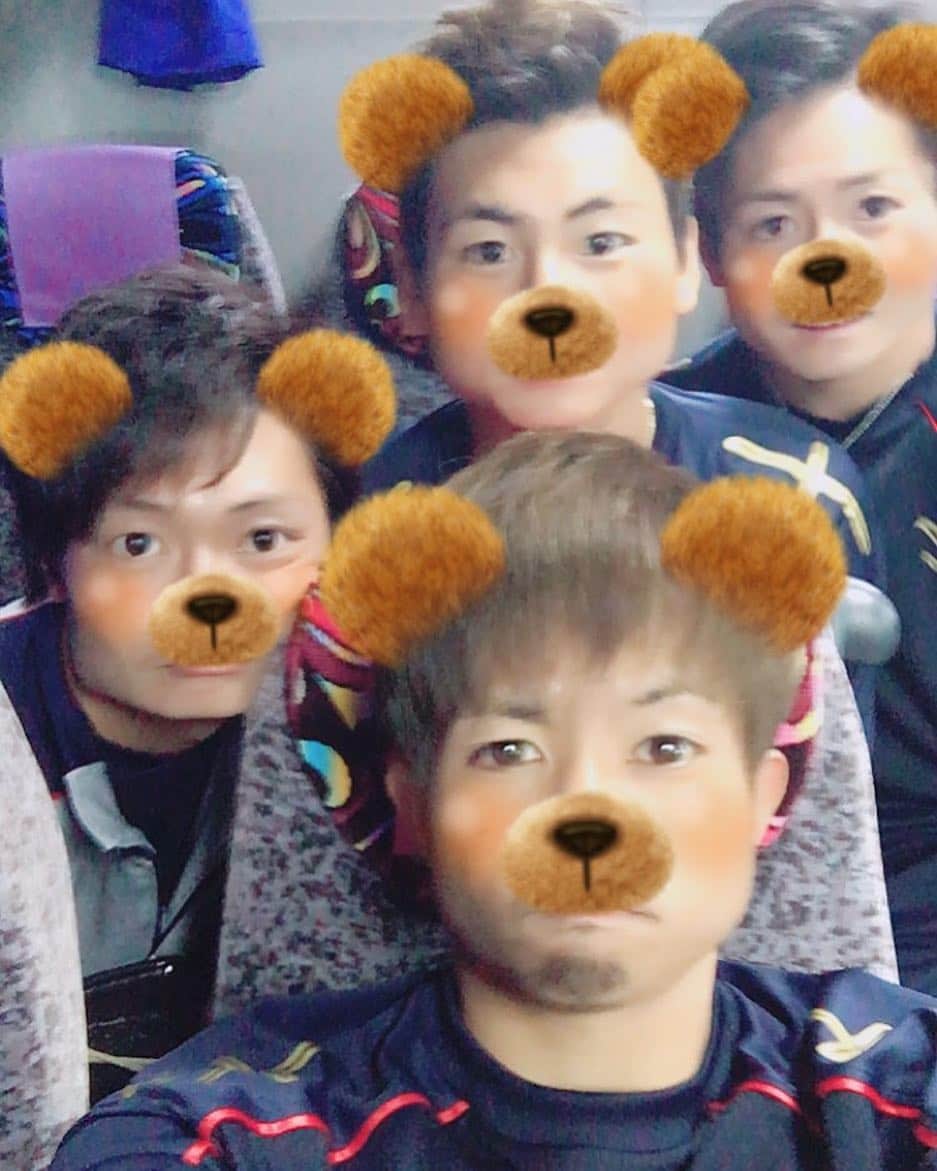 山田将之のインスタグラム：「nice game👍👍 雨の中応援ありがとうございました！！！ 本当に寒かったと思います😱😱 #snowで撮ったら #顔の骨格 #えぐいことになってる #そーだ #元からだった #snow慣れしてない #ブレてる #見た目おっさんメンバーでした」